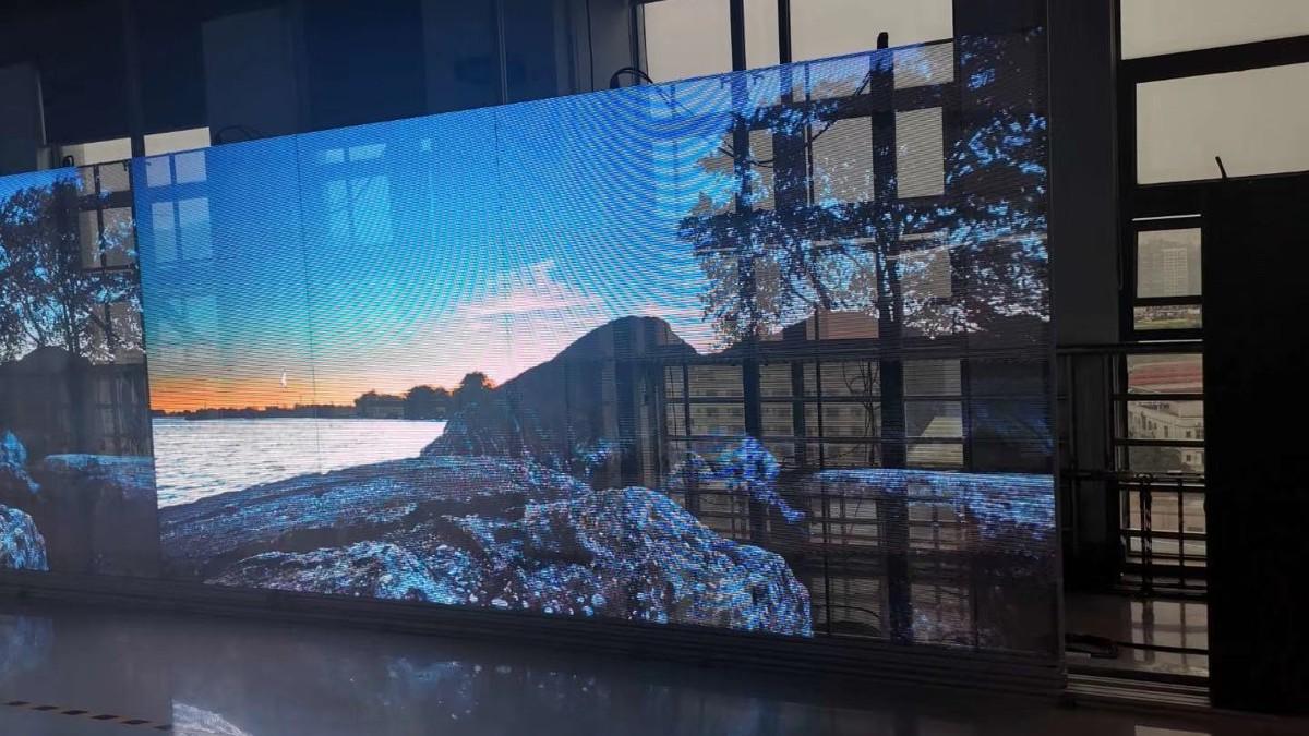 魔幻未來建筑的媒體突破：透明LED顯示屏設(shè)計(jì)案例