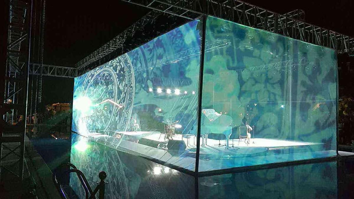 突破時(shí)尚邊界：全息紗幕投影的視覺魔法