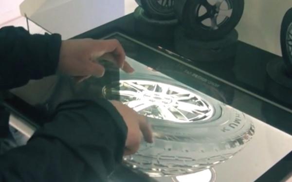 透明屏觸控展示系統(tǒng)：探索未來汽車輪胎的奧秘