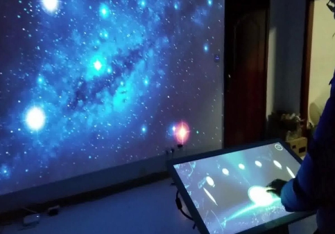 創(chuàng)新展廳雙屏聯(lián)動系統(tǒng)—引領(lǐng)未來互動體驗